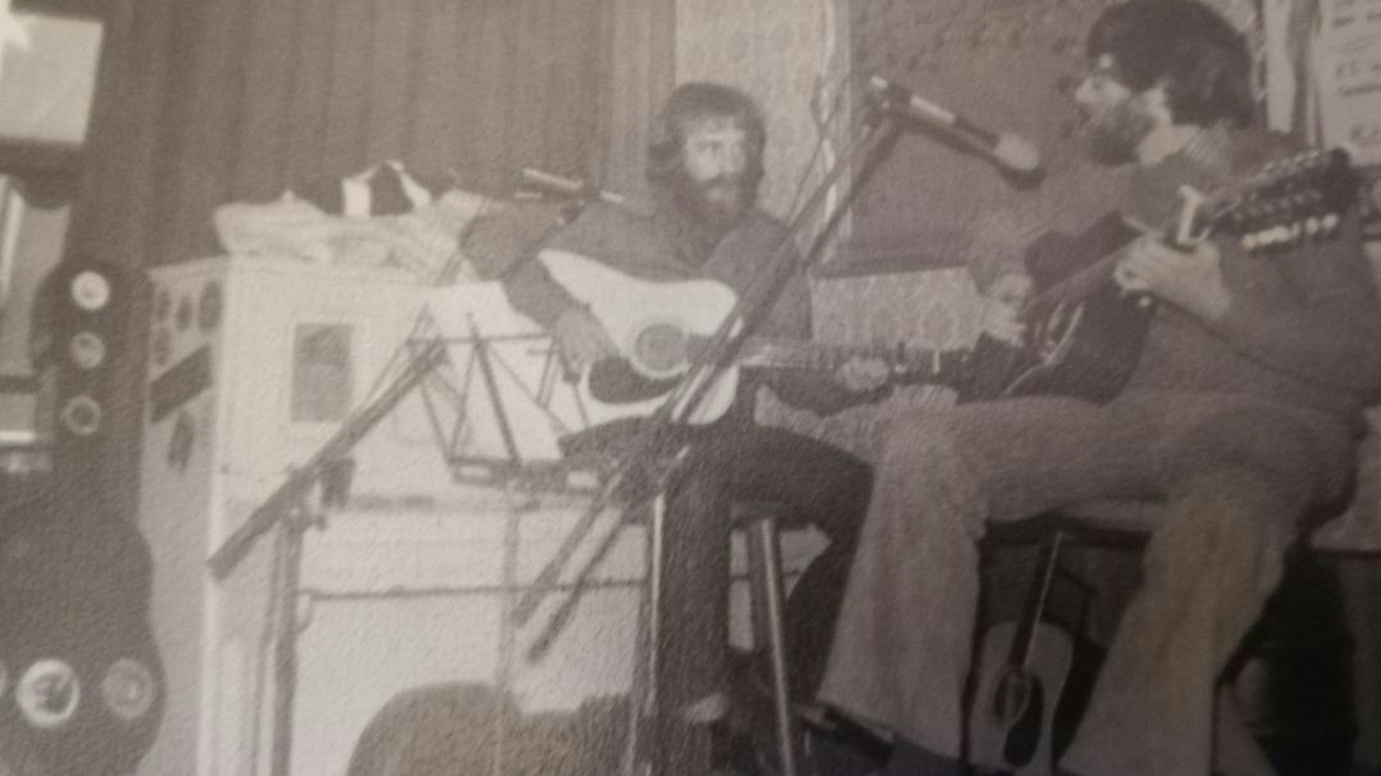 Es gab schon immer viel Live-Musik in der Bar Piranha. Hier spielten Mitglieder der Wilhelm Brause Dixieband. Ende der 70er- und Anfang der 80er-jahren waren auch die Bläck Fööss öfters zu Gast, erzählt Nagrotzki.