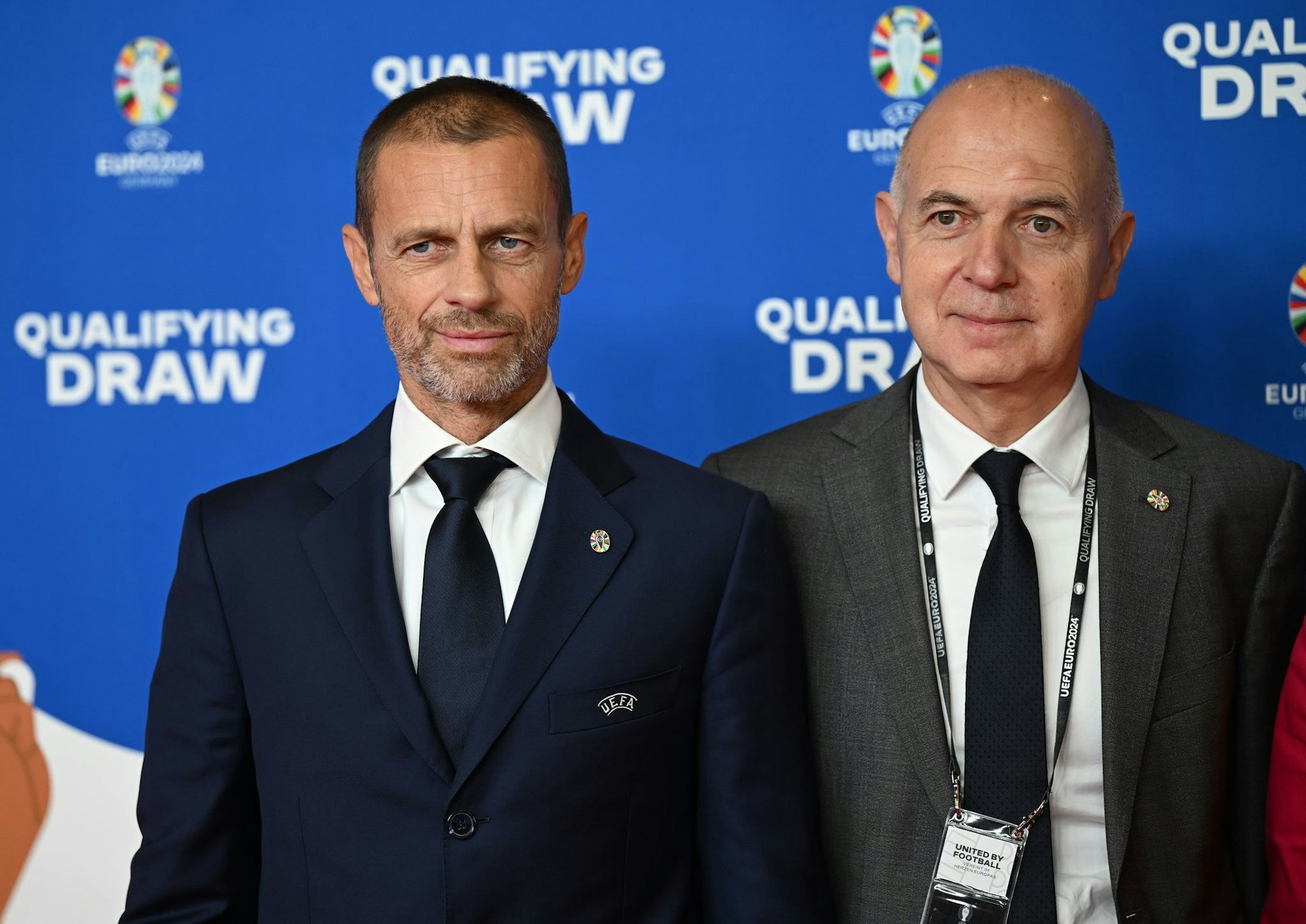 DFB-Chef Neuendorf (r) gehört neben UEFA-Präsident Aleksander Ceferin zur Europa-Fraktion.