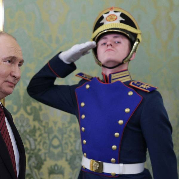 Russlands Präsident Wladimir Putin geht durch den Kreml. (Archivbild)