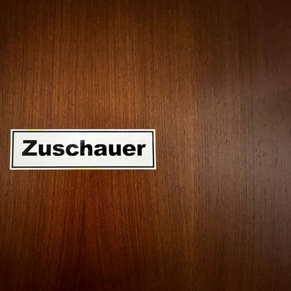 Ein Schild an der Tür für Zuschauer und Berichterstatter im Amtsgericht Leverkusen.