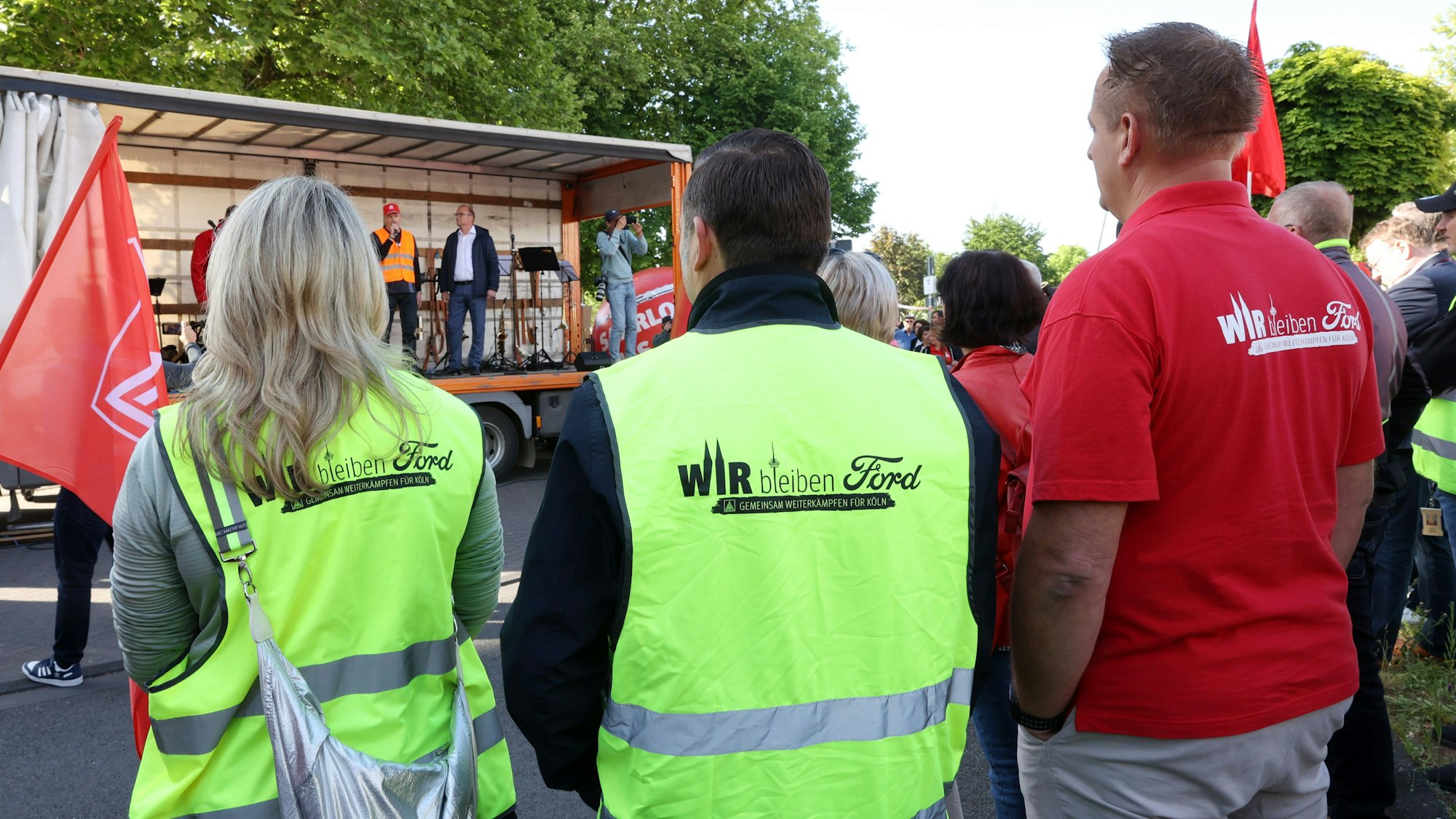 14.05.2025
Köln
Erster Streik (nach einer Urabstimmung) bei den Kölner Ford-Werken. Alle Schichten bis zum frühen Donnerstagmorgen werden bestreikt. Um 9 Uhr ist eine Infoveranstaltung der IG Metall am Tor 3 der Ford-Werke geplant. Bislang gab es bei Ford nur sogenannte Warnstreiks. 
Foto: Martina Goyert