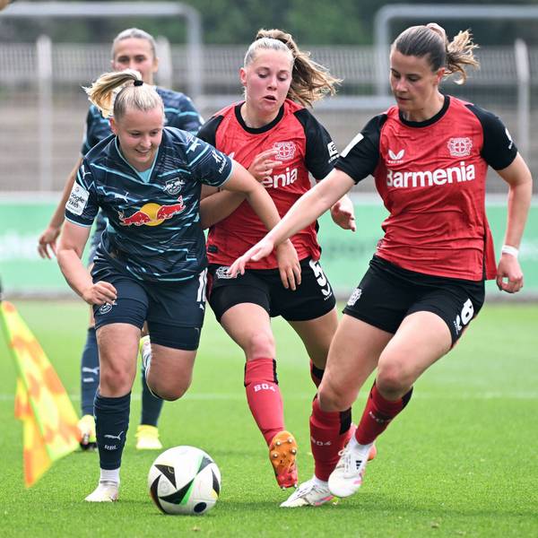 Leipzigs Vanessa Fudalla. Fussball 1. Frauen Bundesliga, 21. Spieltag: Bayer 04 Leverkusen - RB Leipzig 1:0. 3. Mai 2025: Leverkusen, Ulrich-Haberland-Stadion. Bayer 04 Leverkusen - RB Leipzig 1:0 *** Leipzigs Vanessa Fudalla Soccer 1 Womens Bundesliga, Matchday 21 Bayer 04 Leverkusen RB Leipzig 1 0 3 May 2025 Leverkusen, Ulrich Haberland Stadion Bayer 04 Leverkusen RB Leipzig 1 0