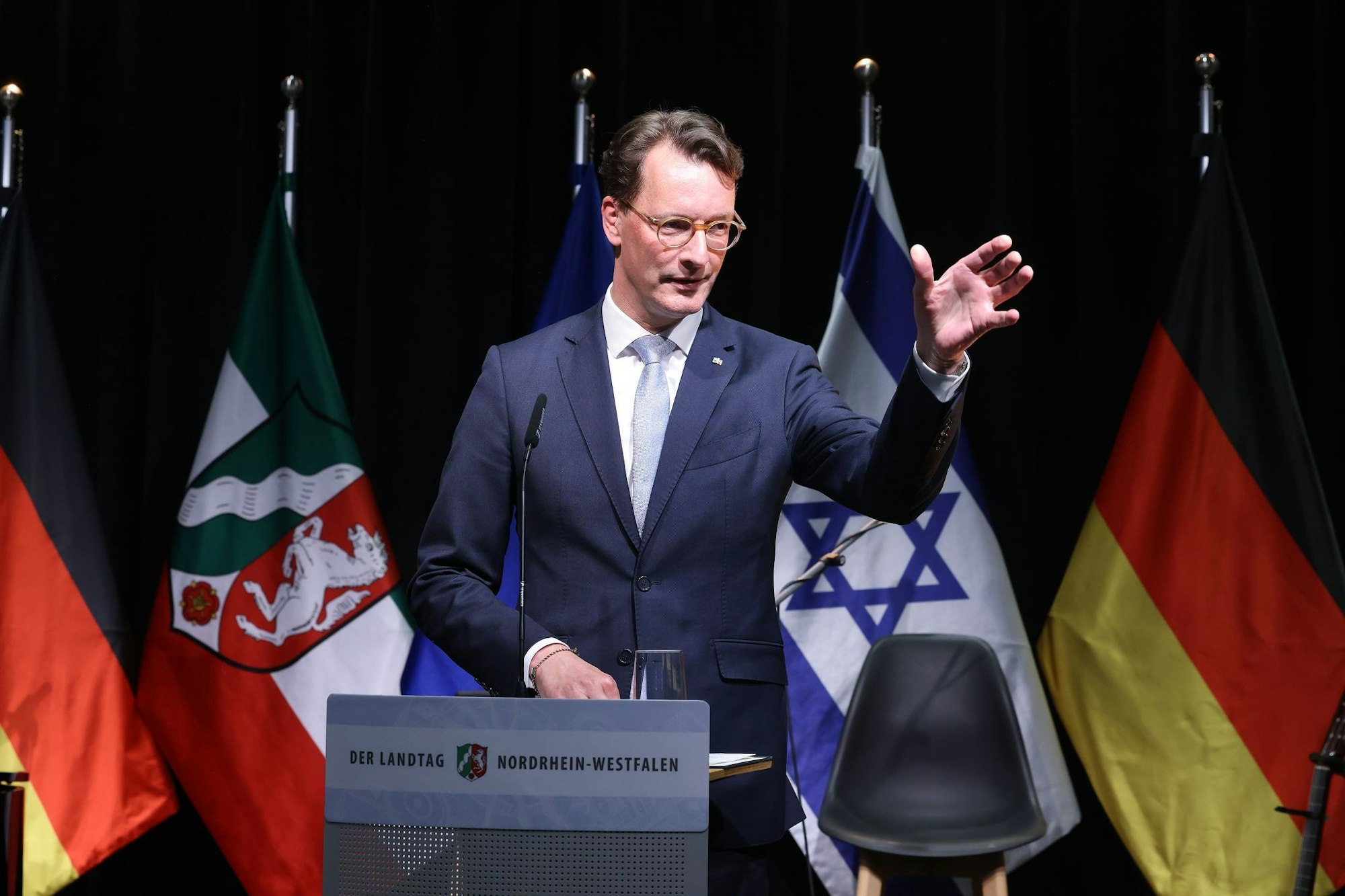 Nordrhein-Westfalens Ministerpräsident Hendrik Wüst versichert Israel unverbrüchliche Freundschaft, erinnert aber auch an das Leid der Zivilbevölkerung im Gazastreifen.