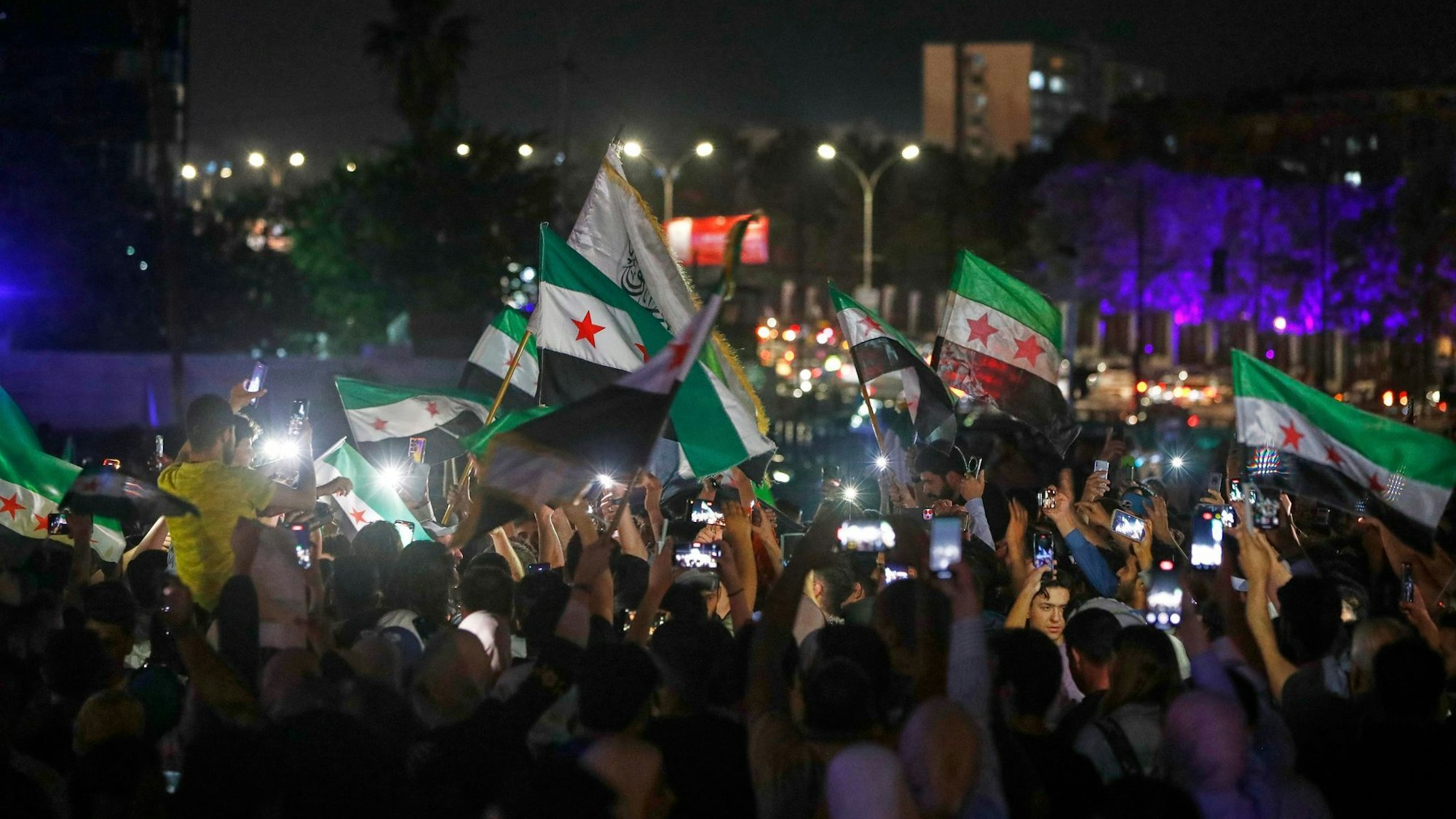 Die angekündigte Aufhebung der US-Sanktionen hat in Syrien große Freude ausgelöst.