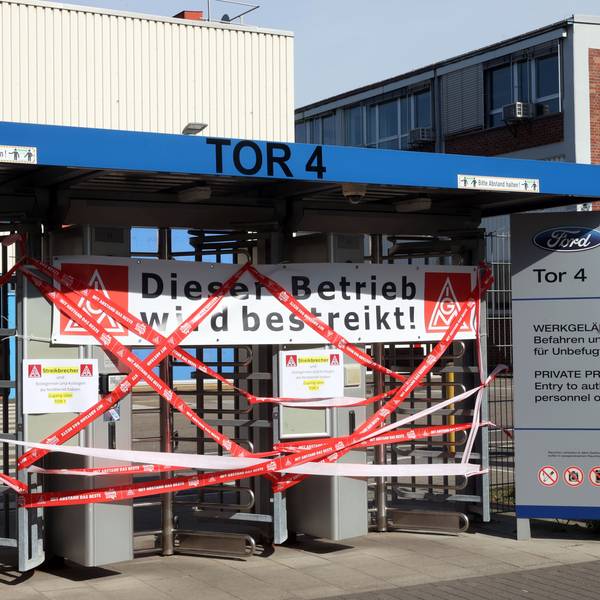 14.05.2025
Köln
Erster Streik (nach einer Urabstimmung) bei den Kölner Ford-Werken. Alle Schichten bis zum frühen Donnerstagmorgen werden bestreikt. Um 9 Uhr ist eine Infoveranstaltung der IG Metall am Tor 3 der Ford-Werke geplant. Bislang gab es bei Ford nur sogenannte Warnstreiks.
Foto: Martina Goyert