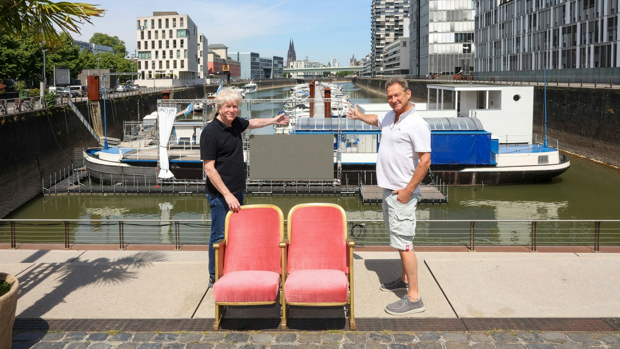 14.05.2025
Köln
Ortsbesuch bei den Aufbauarbeiten zum Sommerkino. Das Open-Air-Kino im Rheinauhafen gibt es seit 20 Jahren.
Foto: Martina Goyert