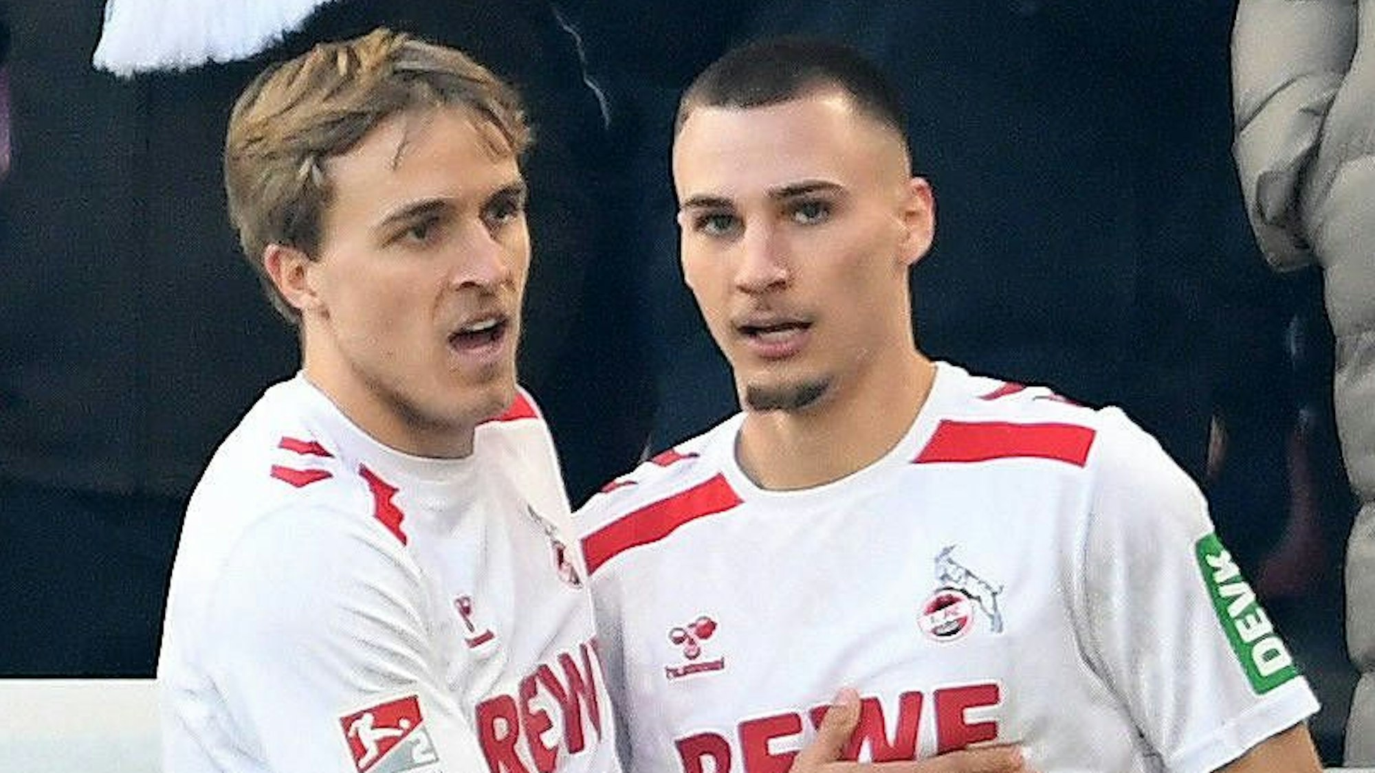 Timo Huebers 1. FC Koeln und Tim Lemperle 1. FC Koeln Torjubel, jubelt mit seiner Mannschaft nach dem Treffer zum 1:1 waehrend des Spiels der 2. Bundesliga zwischen 1. FC Köln und Hannover 96 im RheinEnergieStadion am 30. November 2024 in Köln, Deutschland. Foto von Ralf Treese/DeFodi Images Timo Huebers 1. FC Koeln und Tim Lemperle 1. FC Koeln celebrates after scoring his teams first goal with teammates during the 2. Bundesliga match between 1. FC Köln and Hannover 96 at RheinEnergieStadion on November 30, 2024 in Cologne, Germany. Photo by Ralf Treese/DeFodi Images DFB / DFL REGULATIONS PROHIBIT ANY USE OF PHOTOGRAPHS AS IMAGE SEQUENCES AND/OR QUASI-VIDEO. Defodi-521_KOEH9620241130_023 *** Timo Huebers 1 FC Koeln and Tim Lemperle 1 FC Koeln celebrates after scoring his teams first goal with teammates during the 2 Bundesliga match between 1 FC Koeln and Hannover 96 at RheinEnergieStadion on November 30, 2024 in Cologne, Germany, Germany Photo by Ralf Treese DeFodi Images Timo Huebers 1 FC Koeln and Tim Lemperle 1 FC Koeln celebrates after scoring his teams first goal with teammates during the 2 Bundesliga match between 1 FC Köln and Hannover 96 at RheinEnergieStadion on November 30, 2024 in Cologne, Germany Photo by Ralf Treese DeFodi Images DFB DFL REGULATIONS PROHIBIT ANY USE OF PHOTOGRAPHS AS IMAGE SEQUENCES AND OR QUASI VIDEO Defodi 521 KOEH9620241130 023 Defodi-521 DFB / DFL REGULATIONS PROHIBIT ANY USE OF PHOTOGRAPHS AS IMAGE SEQUENCES AND/OR QUASI-VIDEO.