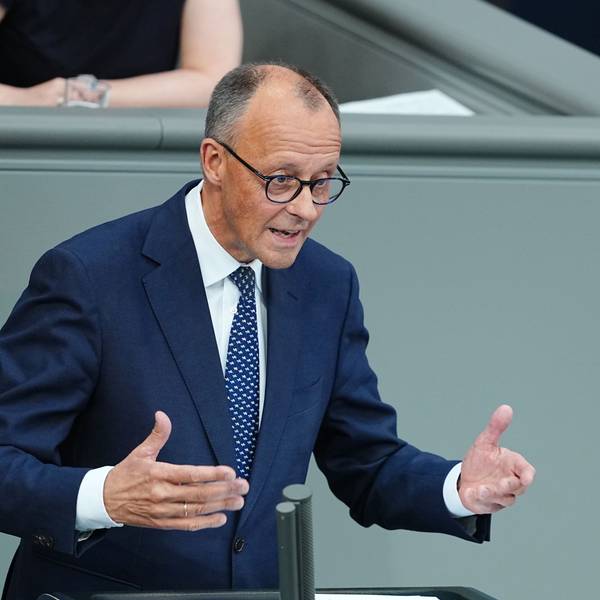 Bundeskanzler Friedrich Merz (CDU) spricht bei seiner Regierungserklärung im Plenum des Bundestags.