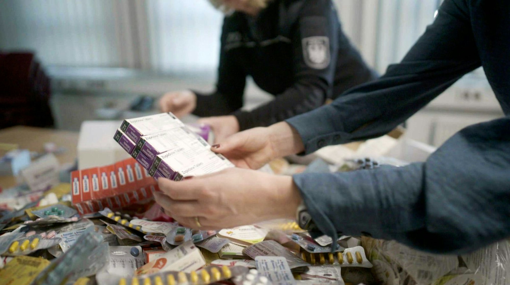 Der Handel mit Fake-Produkten boomt - auch in Deutschland. (Bild: NDR)