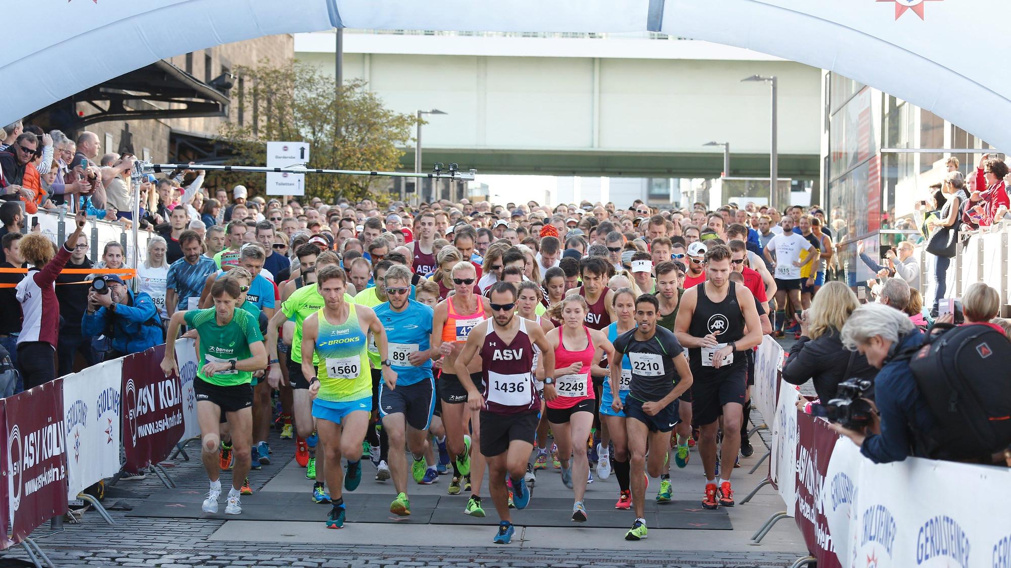 Startbereich, Start Ziel Bereich, 37. Gerolsteiner Brückenlauf, Köln, Datum: 10. September 2017, Foto: © Patric Fouad