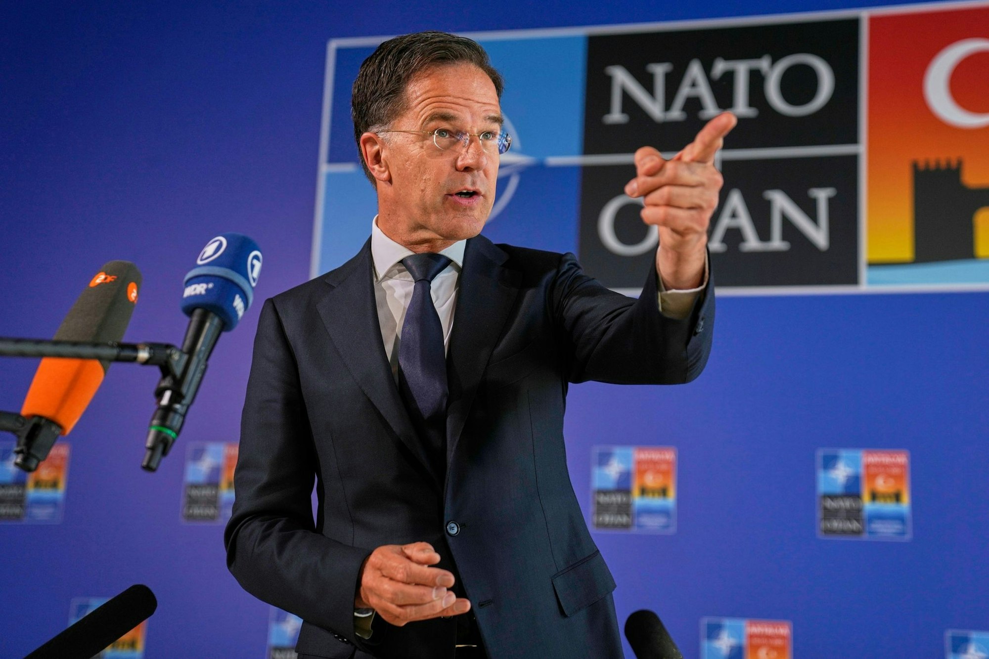 Nato-Generalsekretär Mark Rutte hat vorgeschlagen, bei der Berechnung der BIP-Quote stärker auch Investitionen in militärisch nutzbare Infrastruktur zu berücksichtigen.