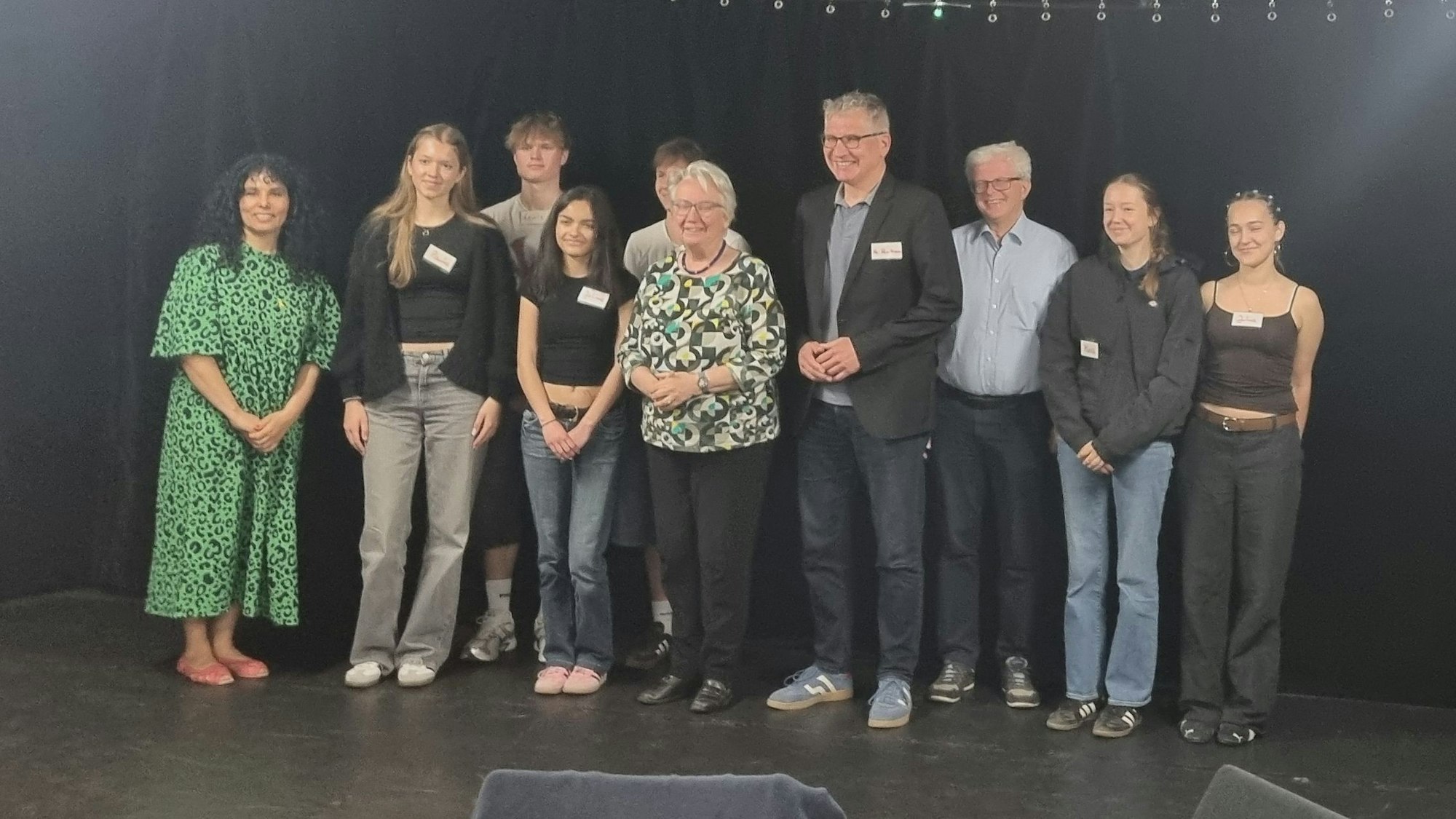 Annette Schavan mit allen Beteiligten im Jungen Theater
