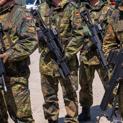 Außenminister Johann Wadephul (CDU) will die Ausgaben für die Verteidigung erhöhen (Symbolbild von Bundeswehrsoldaten).