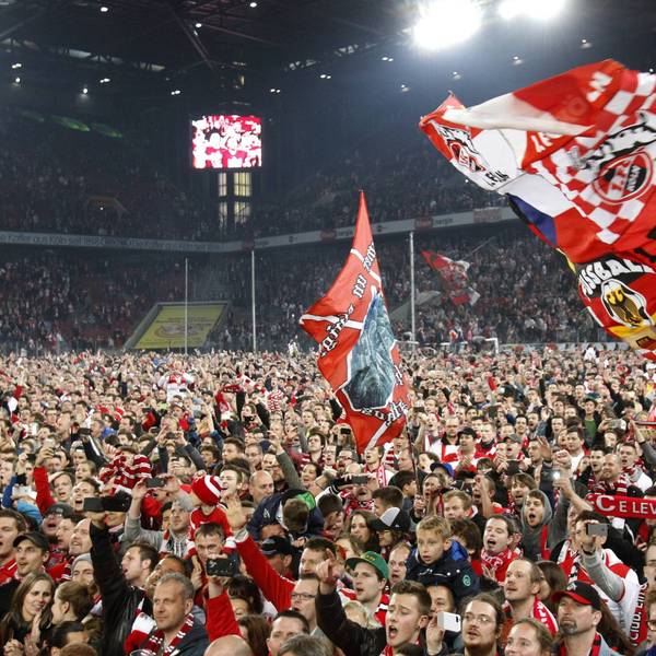 Köln, RheinEnergieStadion, 21.04.14: Kölner Aufstiegsjubel 2014 der Fans, die den Platz stürmen im Spiel zwischen 1.FC Köln vs. VFL Bochum am 31. Spieltag der 2. Deutschen Bundesliga in der Saison 2013/2014.
Cologne RheinEnergie Stadium 21 04 14 Cologne Career jubilation 2014 the supporters The the square storm in Game between 1 FC Cologne vs VfL Bochum at 31 Matchday the 2 German Bundesliga in the Season 2013 2014