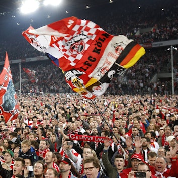Köln, RheinEnergieStadion, 21.04.14: Kölner Aufstiegsjubel 2014 der Fans, die den Platz stürmen im Spiel zwischen 1.FC Köln vs. VFL Bochum am 31. Spieltag der 2. Deutschen Bundesliga in der Saison 2013/2014.
Cologne RheinEnergie Stadium 21 04 14 Cologne Career jubilation 2014 the supporters The the square storm in Game between 1 FC Cologne vs VfL Bochum at 31 Matchday the 2 German Bundesliga in the Season 2013 2014