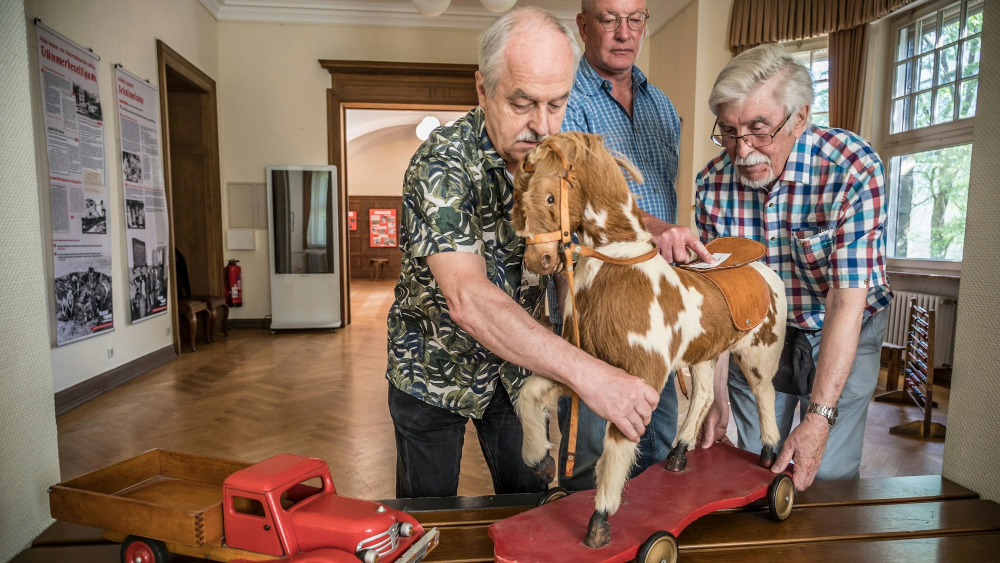 Gernot Herzog, Wolfgang Kamm, Walter Montkowski Ausstellung stadtgeschichtliche Vereinigung "Kindheit und Jugend in der Nachkriegszeit"