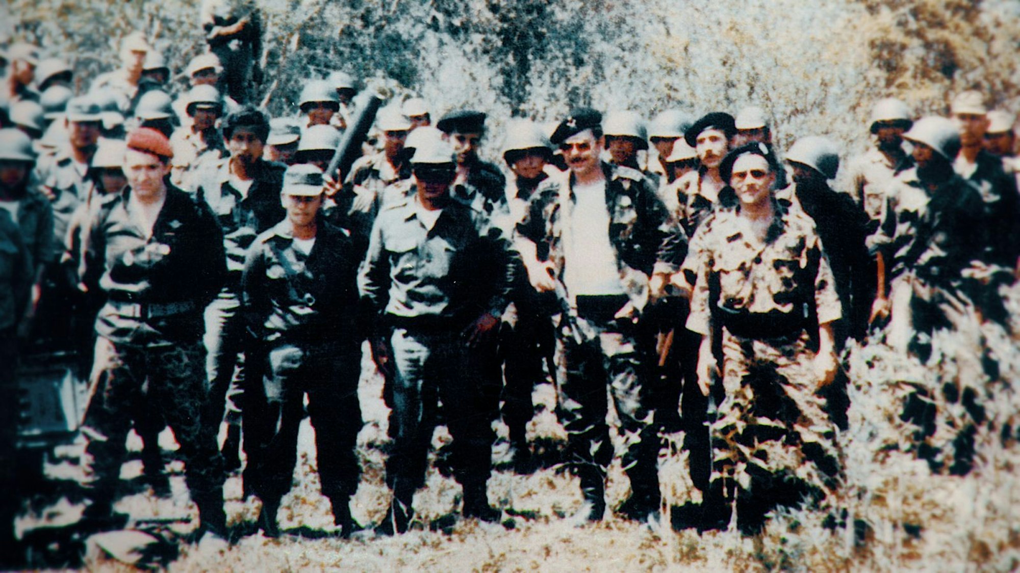 Klaus Barbie unterhielt in Bolivien eine schlagkräftige Söldnertruppe (Foto), mit der er am 17. Juli 1980 einen Staatsstreich unterstützte und einer Militärdiktatur an die Macht half. Um das zu finanzieren, sprang Roberto Suárez mit schmutzigem Drogengeld ein. Der erste südamerikanische Narco-Staat war geschaffen, indem der Drogenhandel regiert. (Bild: IMAGO Everett Collection)