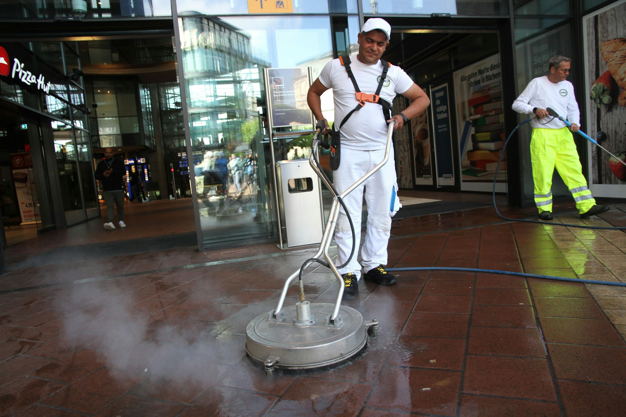 Frühjahrsputz am ICE-Bahnhof Siegburg/Bonn