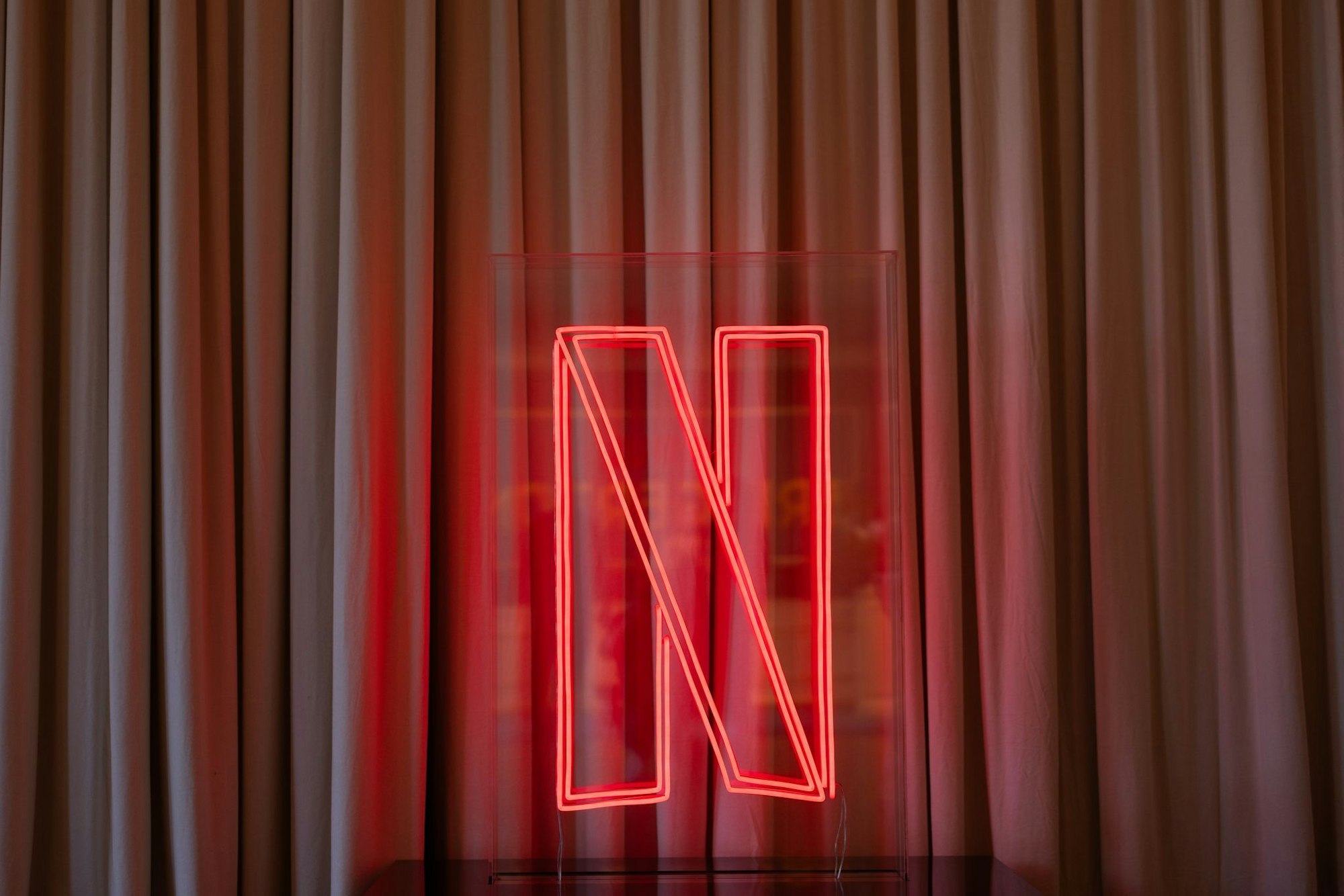 Netflix hat zwei weitere Staffeln für die Erfolgsserie «Bridgerton» angekündigt. (Symbolbild)