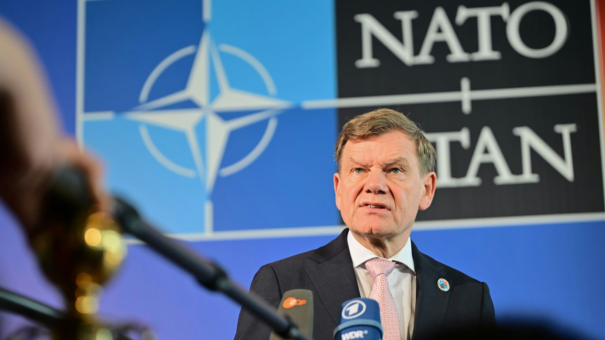 Johann Wadephul (CDU), Bundesaußenminister, gibt während eines informellen Treffens der Nato-Außenminister ein Statement.