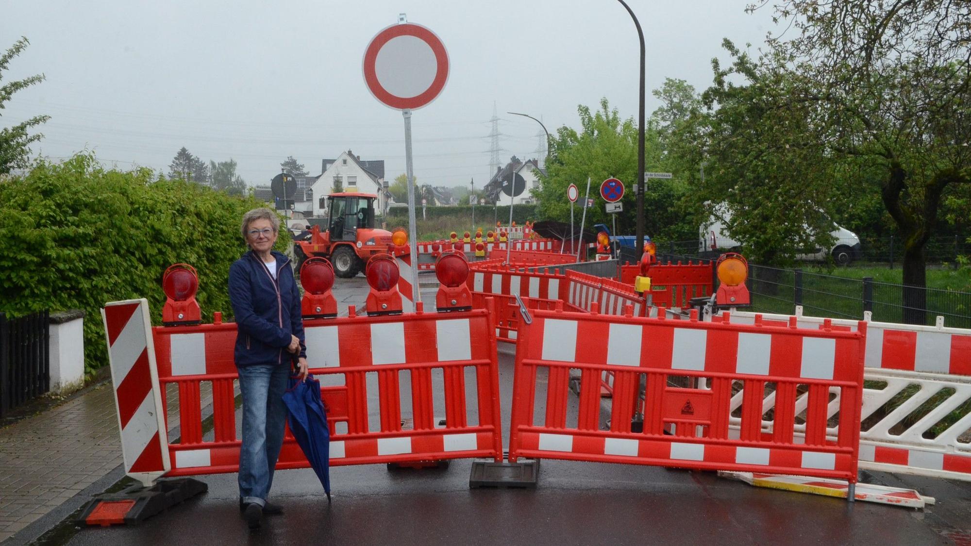 Die Abbindung der Eichendorffstraße und die Ausweisung von Umleitungsstrecken im Wohngebiet an der Grundschule besorgt Anwohnerin Barbara Stricker