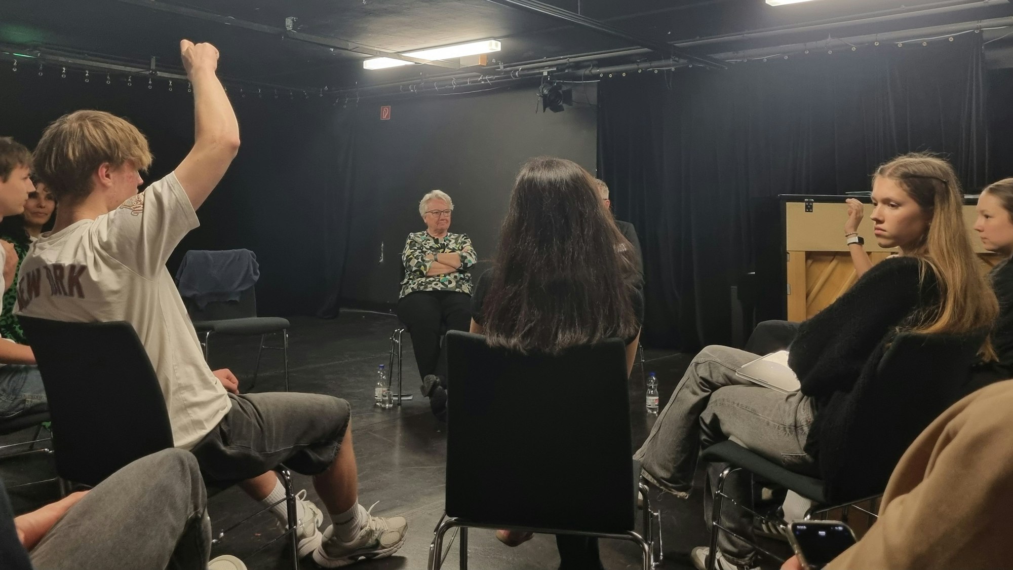 Annette Schavan diskutierte im Jungen Theater mit Schülerinnen und Schülern.