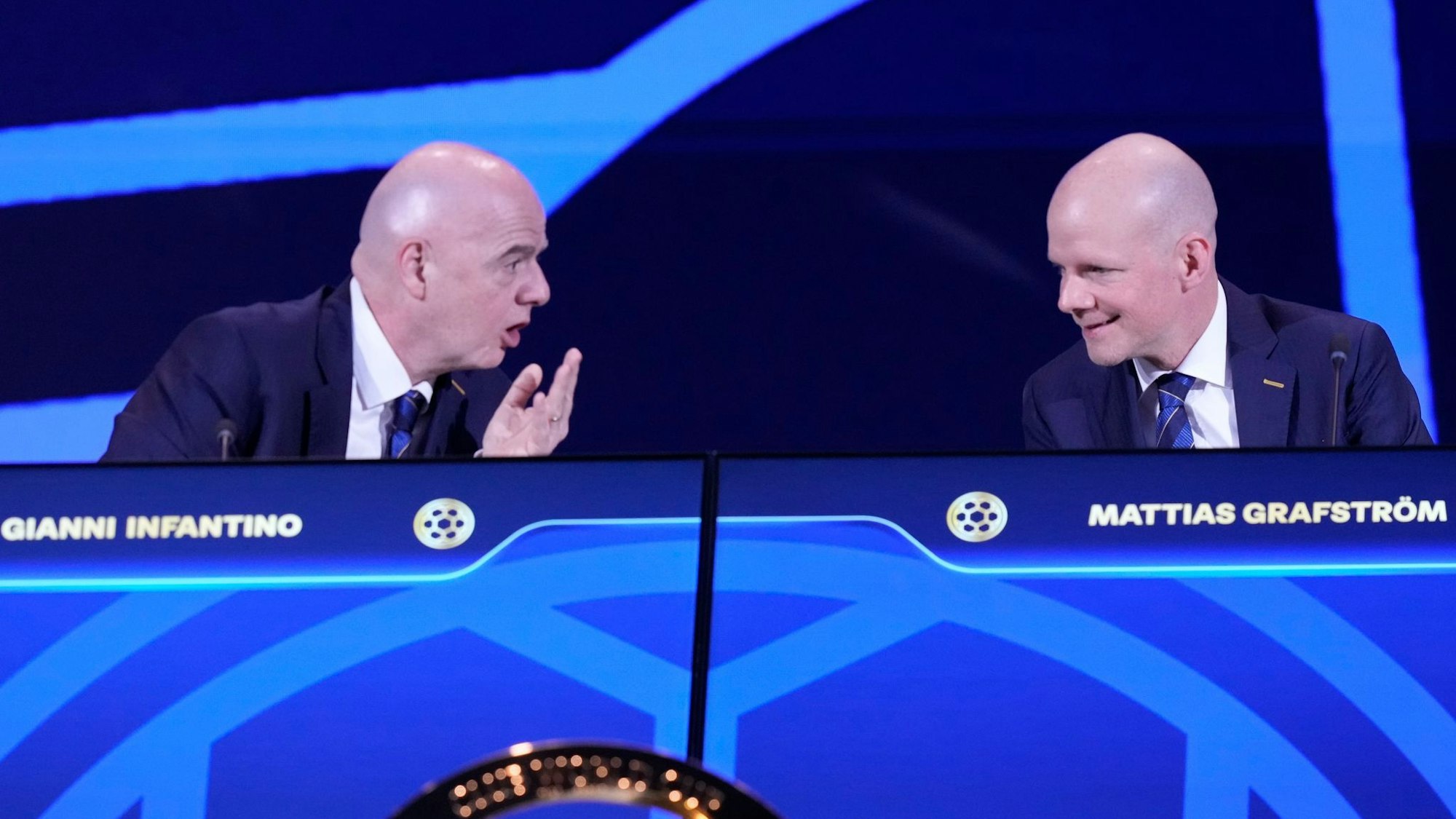 FIFA-Chef Infantino (l.) braucht nun ein gutes Krisenmanagement.