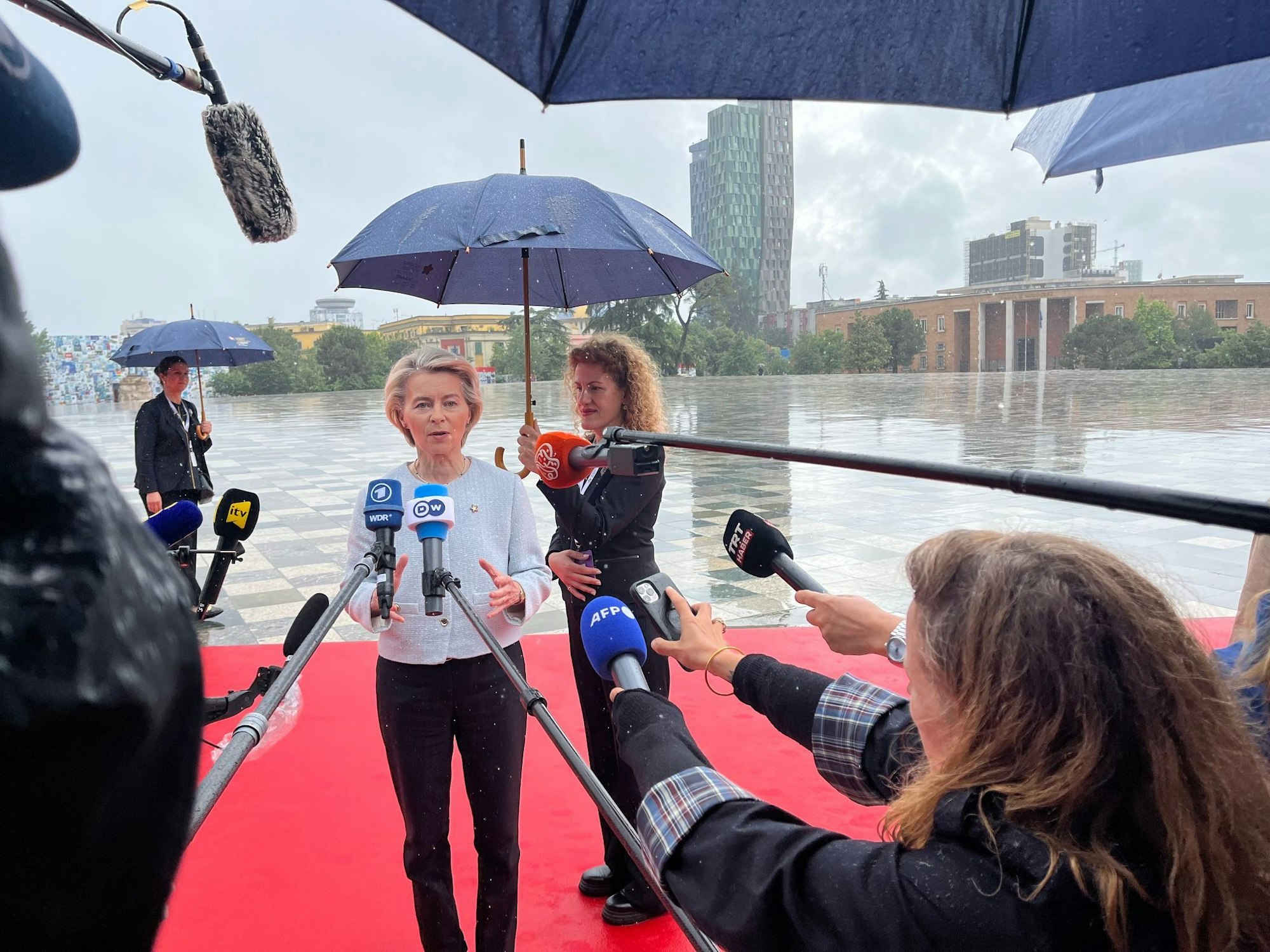 Bereitet einen Vorschlag für ein neues Sanktionspaket vor: EU-Kommissionspräsidentin Ursula von der Leyen. (Archivbild)