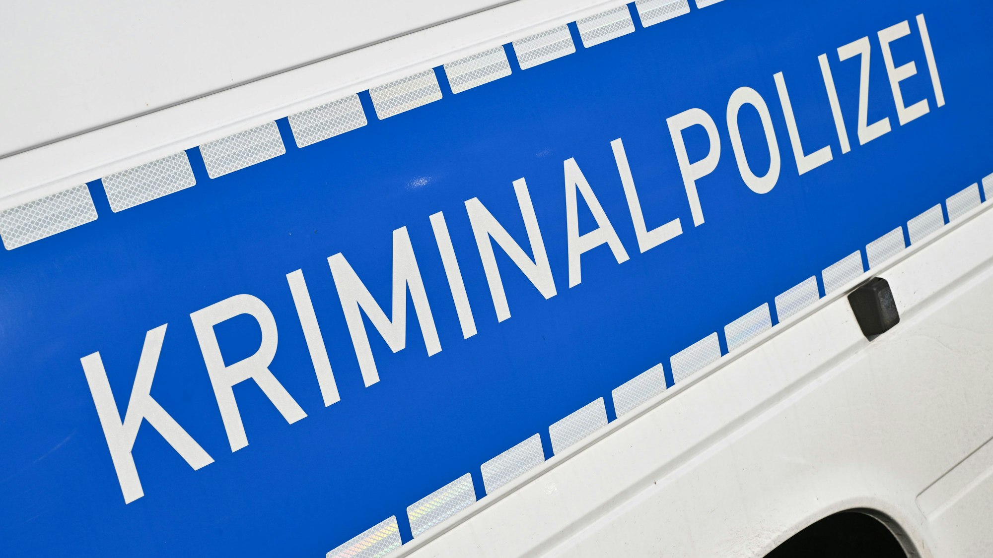 Ein Fahrzeug der Kriminalpolizei.