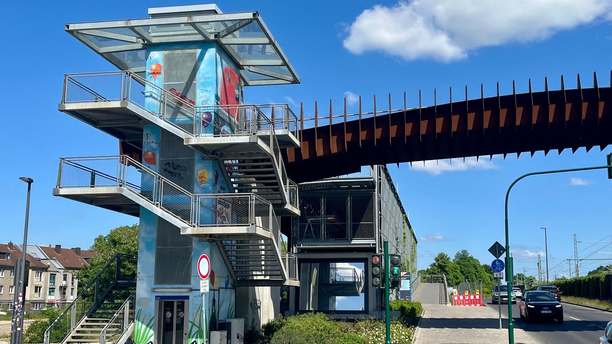 Das Radparkhaus am Opladener Bahnhof