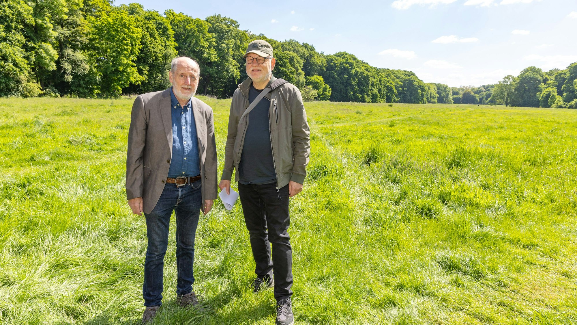 Helmut Röscheisen und Jörg Frank (v.l.) vom BUND fordern für das Gelände die Bestellung eines Erbbaurechts.