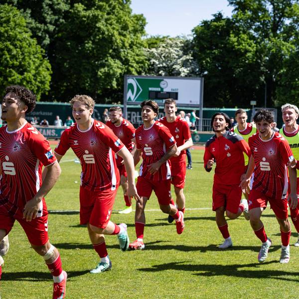 DFB U19 Nachwuchsliga Halbfinale: SV Werder Bremen vs. 1. FC Köln U19, Weserstadion Platz 11 Jubel nach Sieg 1. FC Köln U19 DFB U19 Nachwuchsliga Halbfinale: SV Werder Bremen vs. 1. FC Köln U19, Weserstadion Platz 11 am 11.05.25 *** DFB U19 Junior League semi-final SV Werder Bremen vs. 1 FC Köln U19, Weserstadion Platz 11 Cheering after victory 1 FC Köln U19 DFB U19 Junior League semi-final SV Werder Bremen vs. 1 FC Köln U19, Weserstadion Platz 11 on 11 05 25 Copyright: xBEAUTIFULxSPORTS/MarioxM.xKobergx