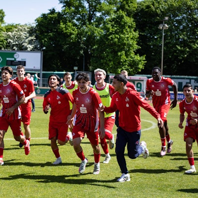 DFB U19 Nachwuchsliga Halbfinale: SV Werder Bremen vs. 1. FC Köln U19, Weserstadion Platz 11 Jubel nach Sieg 1. FC Köln U19 DFB U19 Nachwuchsliga Halbfinale: SV Werder Bremen vs. 1. FC Köln U19, Weserstadion Platz 11 am 11.05.25 *** DFB U19 Junior League semi-final SV Werder Bremen vs. 1 FC Köln U19, Weserstadion Platz 11 Cheering after victory 1 FC Köln U19 DFB U19 Junior League semi-final SV Werder Bremen vs. 1 FC Köln U19, Weserstadion Platz 11 on 11 05 25 Copyright: xBEAUTIFULxSPORTS/MarioxM.xKobergx