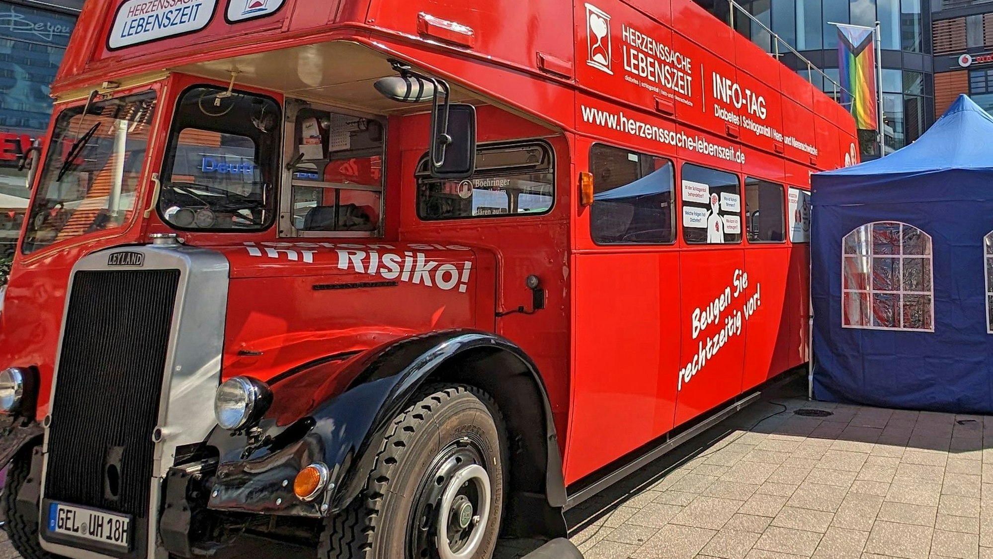 Roter Klinikumsbus in leverkusen