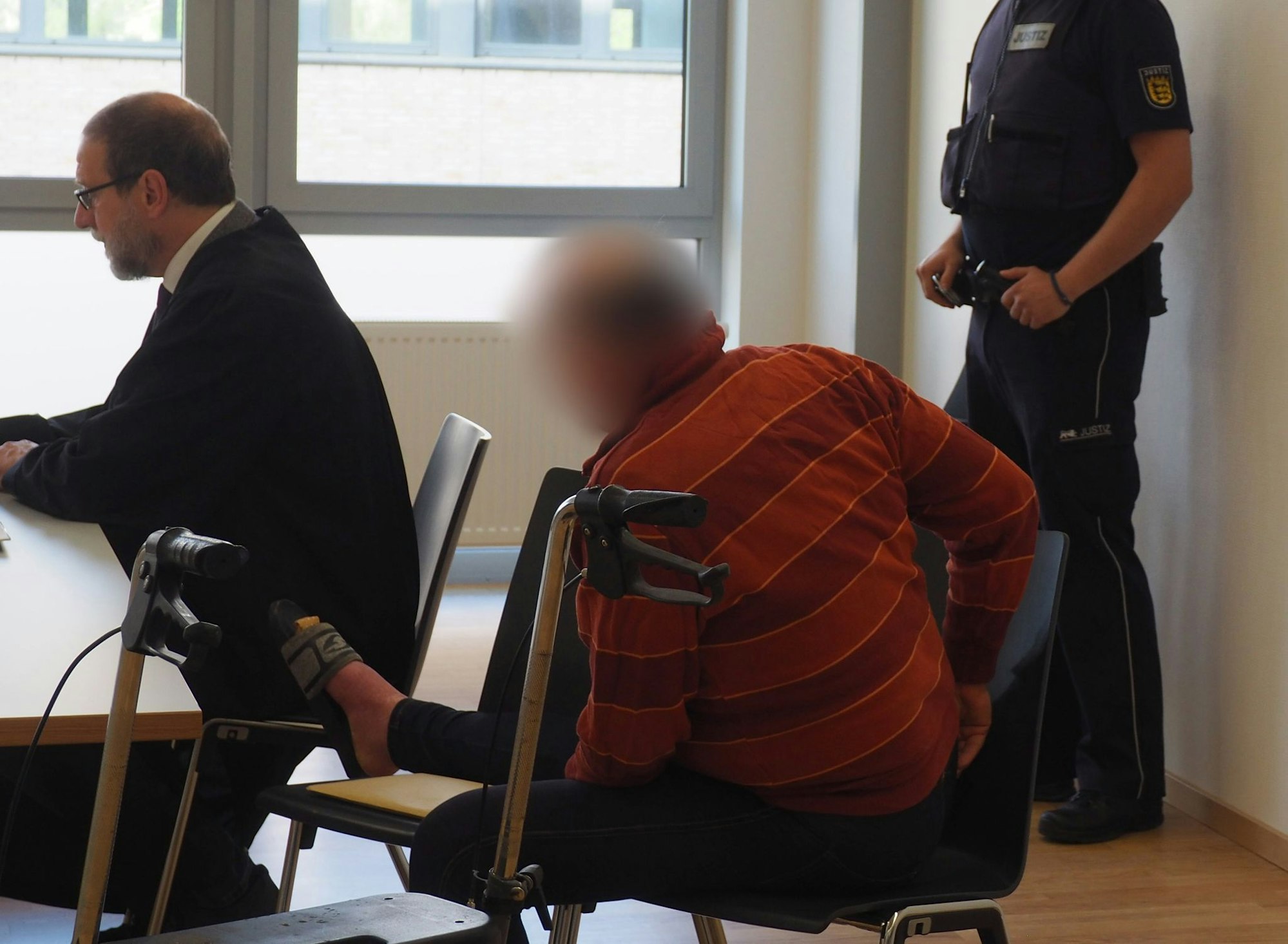 Ein Angeklagter wird wegen versuchten Mordes zu einer Haftstrafe verurteilt. (Archivbild)
