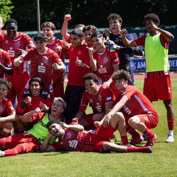 DFB U19 Nachwuchsliga Halbfinale: SV Werder Bremen vs. 1. FC Köln U19, Weserstadion Platz 11 Jubel nach Sieg 1. FC Köln U19 DFB U19 Nachwuchsliga Halbfinale: SV Werder Bremen vs. 1. FC Köln U19, Weserstadion Platz 11 am 11.05.25 *** DFB U19 Junior League semi-final SV Werder Bremen vs. 1 FC Köln U19, Weserstadion Platz 11 Cheering after victory 1 FC Köln U19 DFB U19 Junior League semi-final SV Werder Bremen vs. 1 FC Köln U19, Weserstadion Platz 11 on 11 05 25 Copyright: xBEAUTIFULxSPORTS/MarioxM.xKobergx