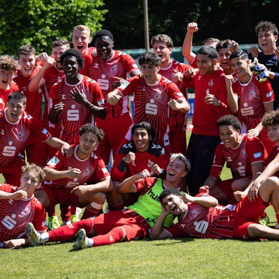 DFB U19 Nachwuchsliga Halbfinale: SV Werder Bremen vs. 1. FC Köln U19, Weserstadion Platz 11 Jubel nach Sieg 1. FC Köln U19 DFB U19 Nachwuchsliga Halbfinale: SV Werder Bremen vs. 1. FC Köln U19, Weserstadion Platz 11 am 11.05.25 *** DFB U19 Junior League semi-final SV Werder Bremen vs. 1 FC Köln U19, Weserstadion Platz 11 Cheering after victory 1 FC Köln U19 DFB U19 Junior League semi-final SV Werder Bremen vs. 1 FC Köln U19, Weserstadion Platz 11 on 11 05 25 Copyright: xBEAUTIFULxSPORTS/MarioxM.xKobergx