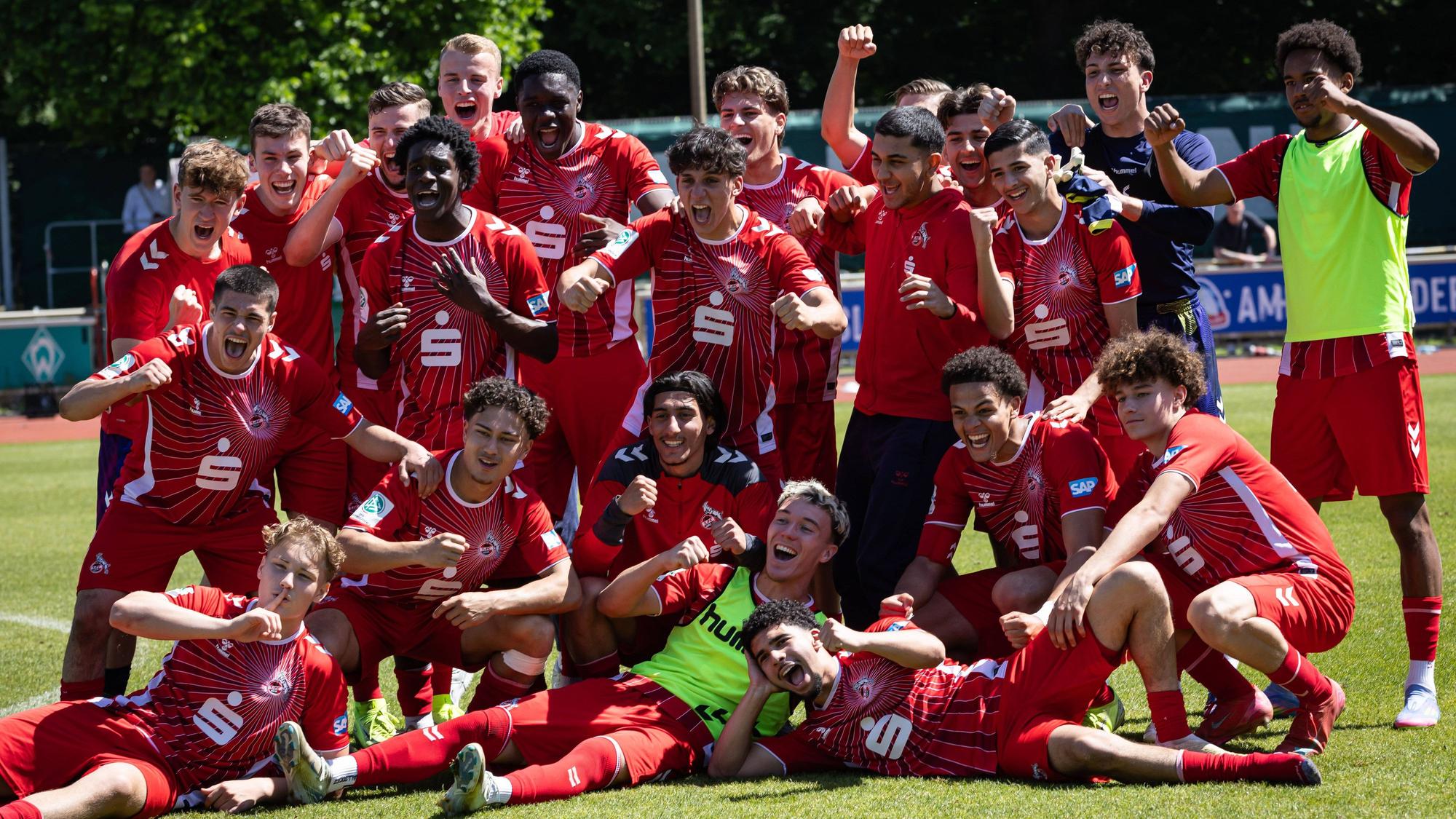 DFB U19 Nachwuchsliga Halbfinale: SV Werder Bremen vs. 1. FC Köln U19, Weserstadion Platz 11 Jubel nach Sieg 1. FC Köln U19 DFB U19 Nachwuchsliga Halbfinale: SV Werder Bremen vs. 1. FC Köln U19, Weserstadion Platz 11 am 11.05.25 *** DFB U19 Junior League semi-final SV Werder Bremen vs. 1 FC Köln U19, Weserstadion Platz 11 Cheering after victory 1 FC Köln U19 DFB U19 Junior League semi-final SV Werder Bremen vs. 1 FC Köln U19, Weserstadion Platz 11 on 11 05 25 Copyright: xBEAUTIFULxSPORTS/MarioxM.xKobergx