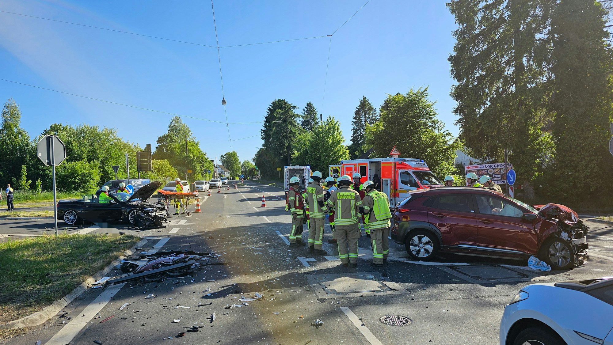 Bei einem Verkehrsunfall mit einem Linienbus wurden 14 Personen verletzt.