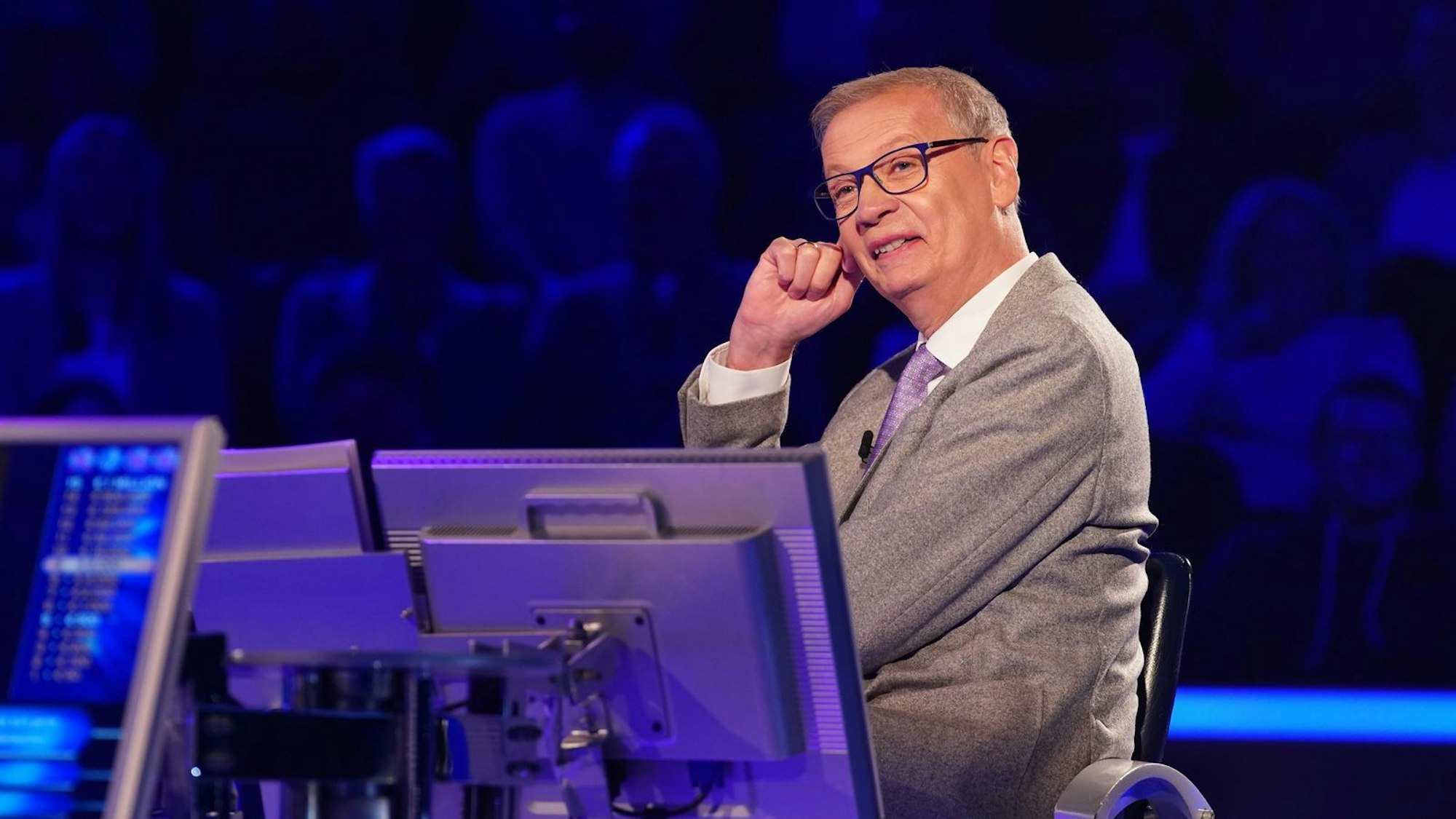 „Wer wird Millionär?“-Fans dürfen sich an Pfingsten statt der üblichen zwei nur auf eine Sonderfolge mit Moderator Günther Jauch freuen. (Bild: RTL / Stefan Gregorowius)