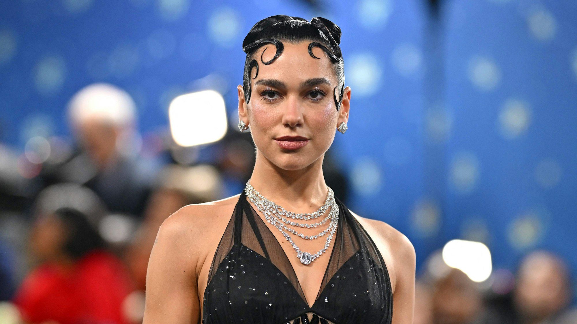Die Britische Sängerin Dua Lipa erreicht die Met Gala in New York (05.05.2025).
