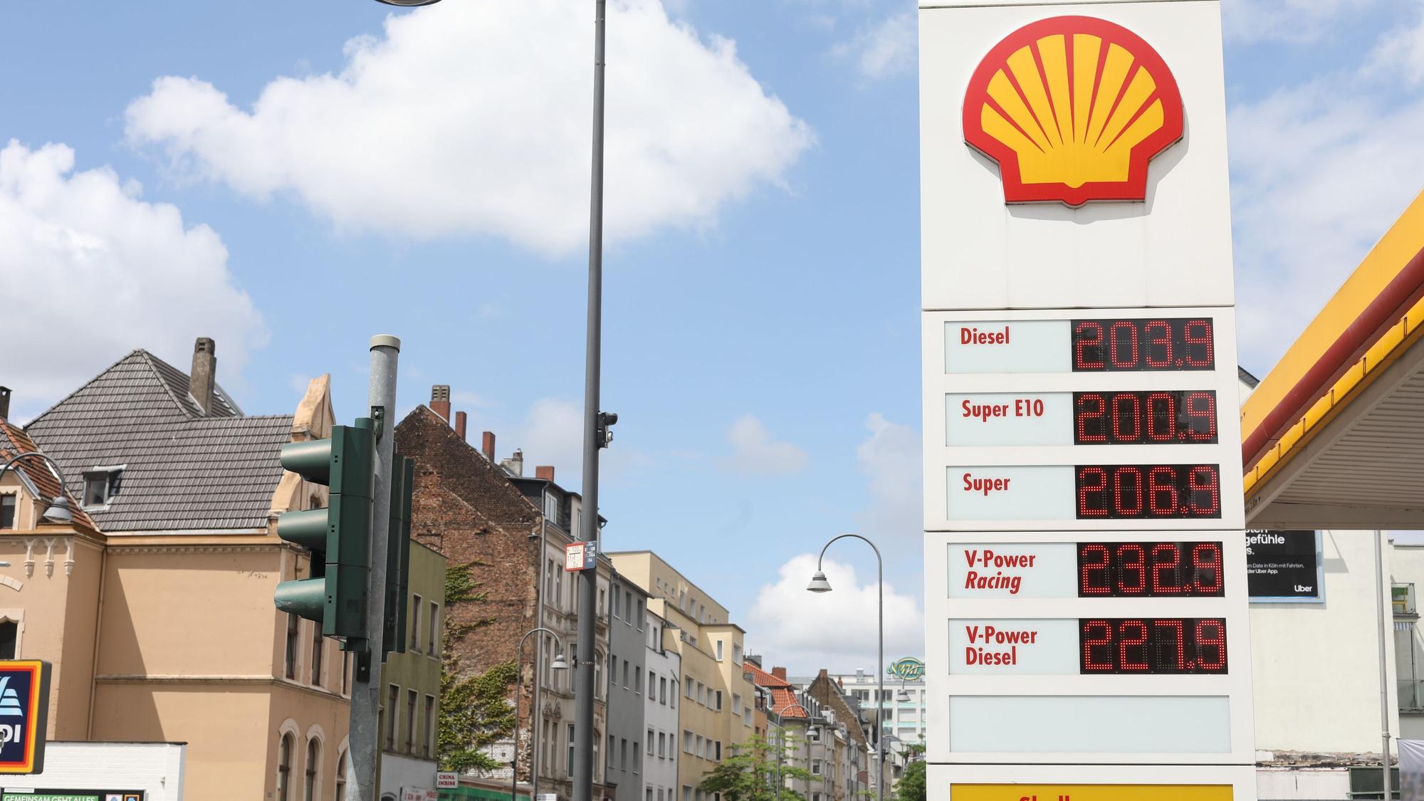 Shell-Tankstelle in Ehrenfeld an der Venloer Straße