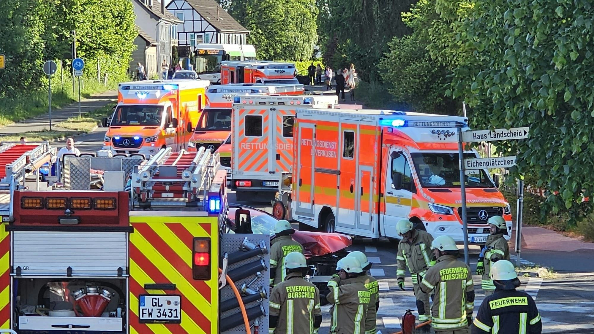 Es wurden mehrere Rettungswagen und Notärzte alarmiert.