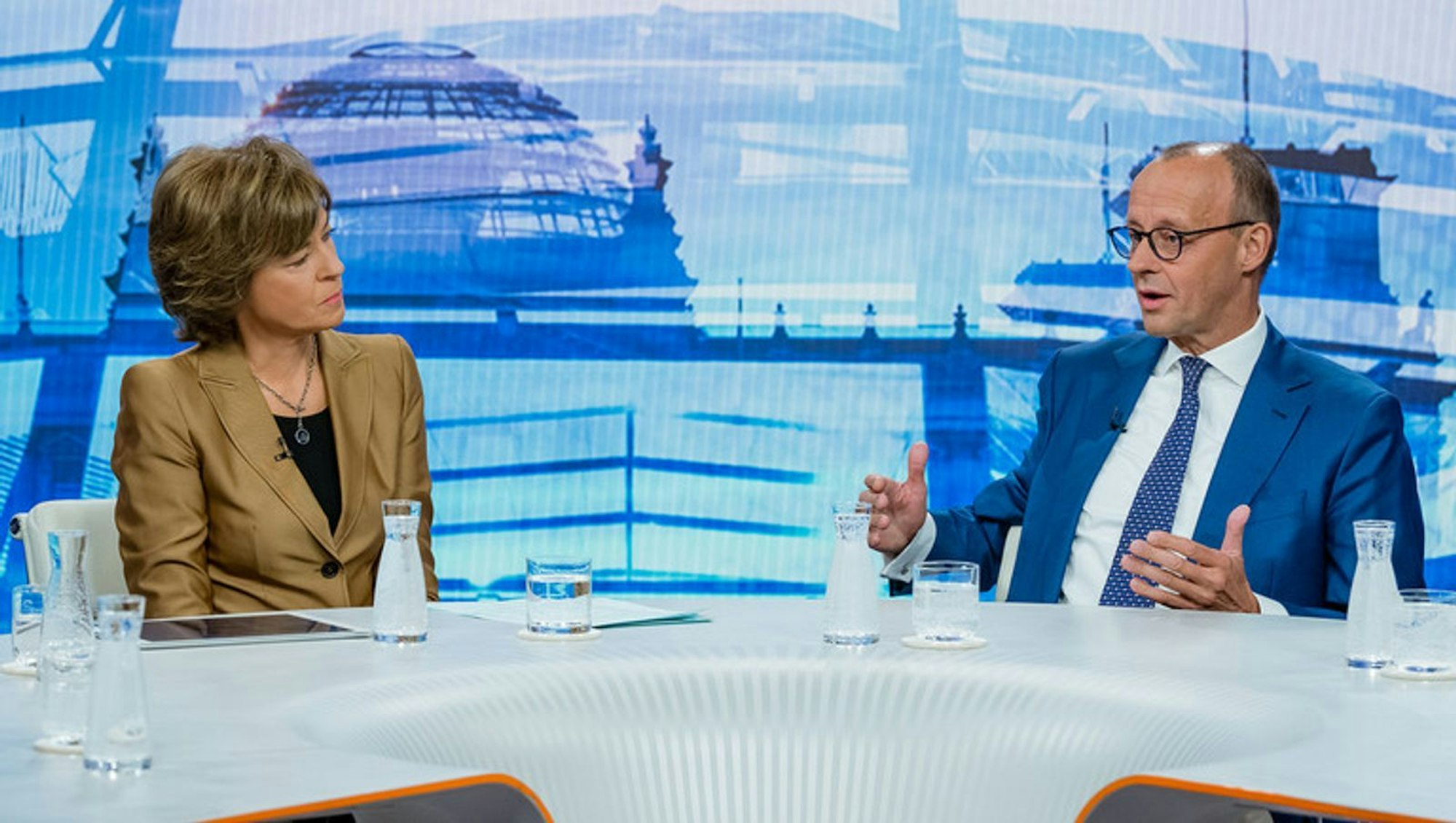 Friedrich Merz sprach bei Maybrit Illner über seine erste Woche als Bundeskanzler. (Bild: ZDF/Svea Pietschmann)