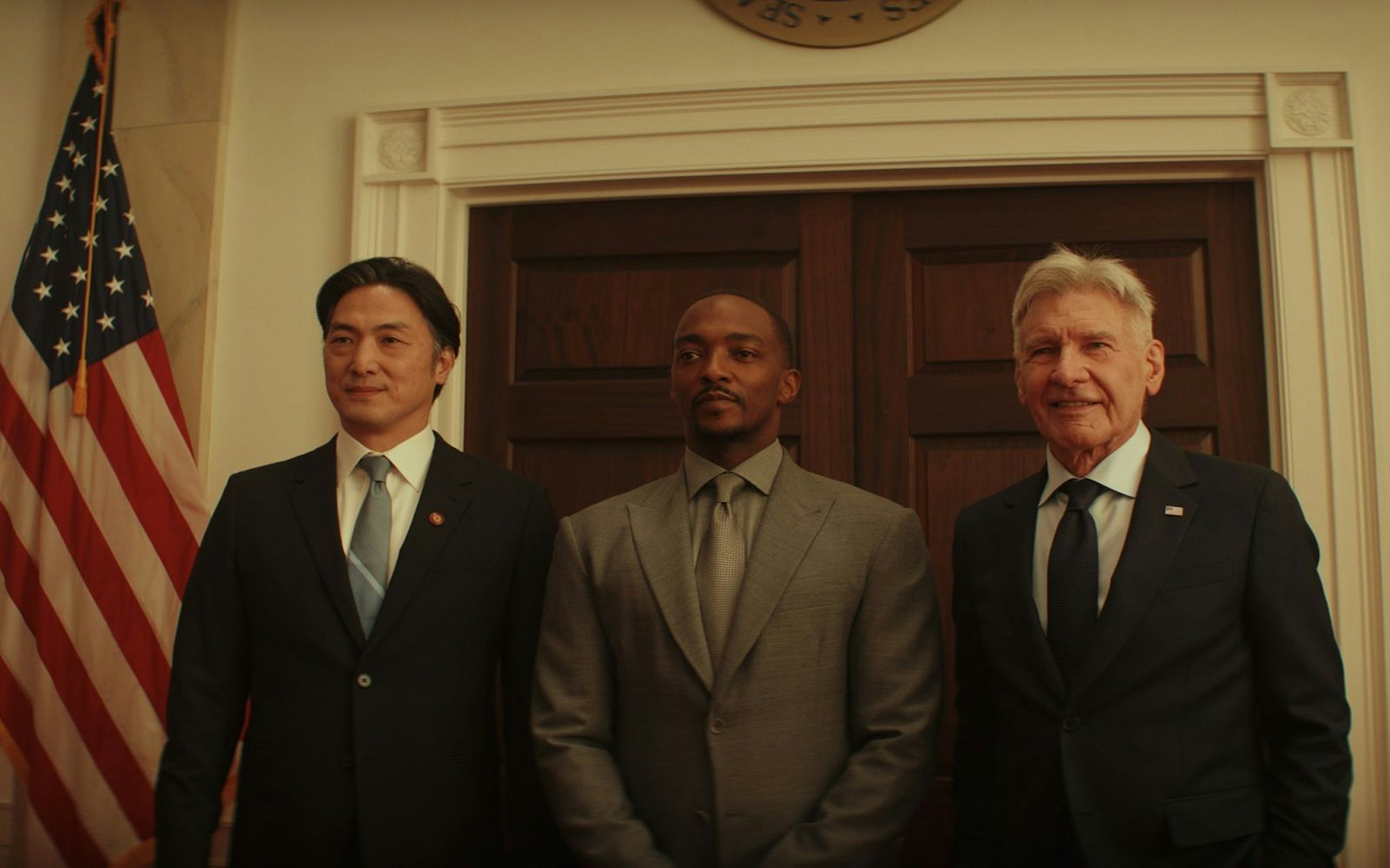 Feiert sein Debüt im Marvel Cinematic-Universe: Harrison Ford (rechts) spielt den neu gewählten US-Präsidenten Thaddeus Ross. (Bild: Walt Disney/Leonine/Marvel Studios)