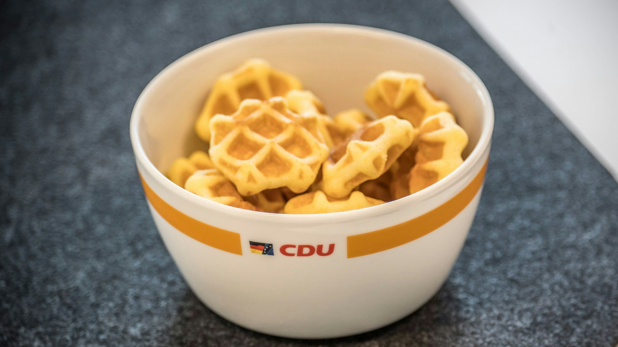 CDU-Schälchen mit Waffeln