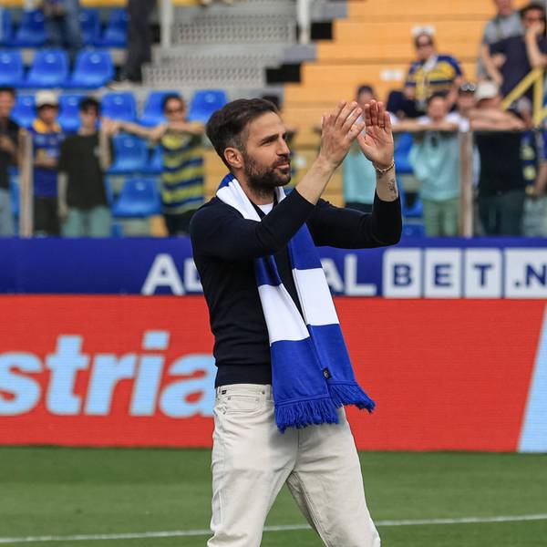 CALCIO - Serie A - Parma Calcio vs Como 1907 Cesc Fabregas Head coach Como 1907 greets the fans after the match during Parma Calcio vs Como 1907, Italian soccer Serie A match in Parma, Italy, May 03 2025 Parma Italy PUBLICATIONxNOTxINxFRAxUK Copyright: xIPAxSport/ABACAx