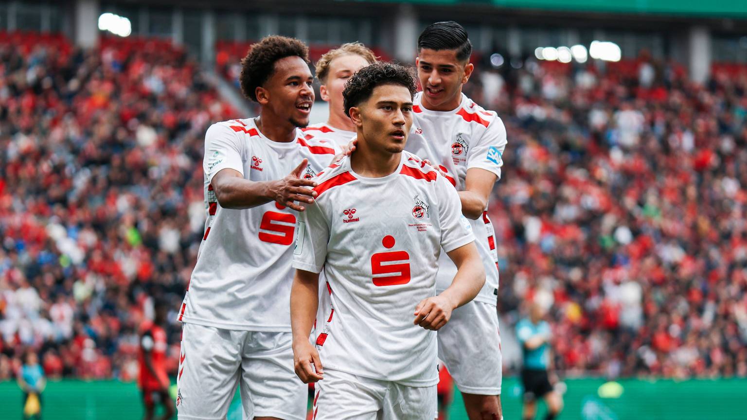 Finale Deutsche Meisterschaft U 19-DFB-Nachwuchsliga: Bayer 04 Leverkusen - 1. FC Köln 18.05.2025 Finale Deutsche Meisterschaft der U 19-DFB-Nachwuchsliga: Bayer 04 Leverkusen - 1. FC Köln Leverkusen, BayArena am 18.05.2025 *** Final German Championship U 19 DFB Youth League Bayer 04 Leverkusen 1 FC Cologne 18 05 2025 Final German Championship U 19 DFB Youth League Bayer 04 Leverkusen 1 FC Cologne Leverkusen, BayArena on 18 05 2025 Copyright: xBEAUTIFULxSPORTS/Freisenx