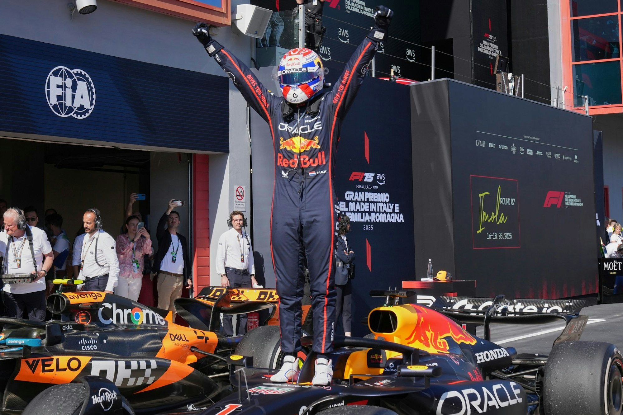 Sieg im 400. Rennen des Red-Bull-Teams: Max Verstappen setzt seine Imola-Erfolgsserie fort.