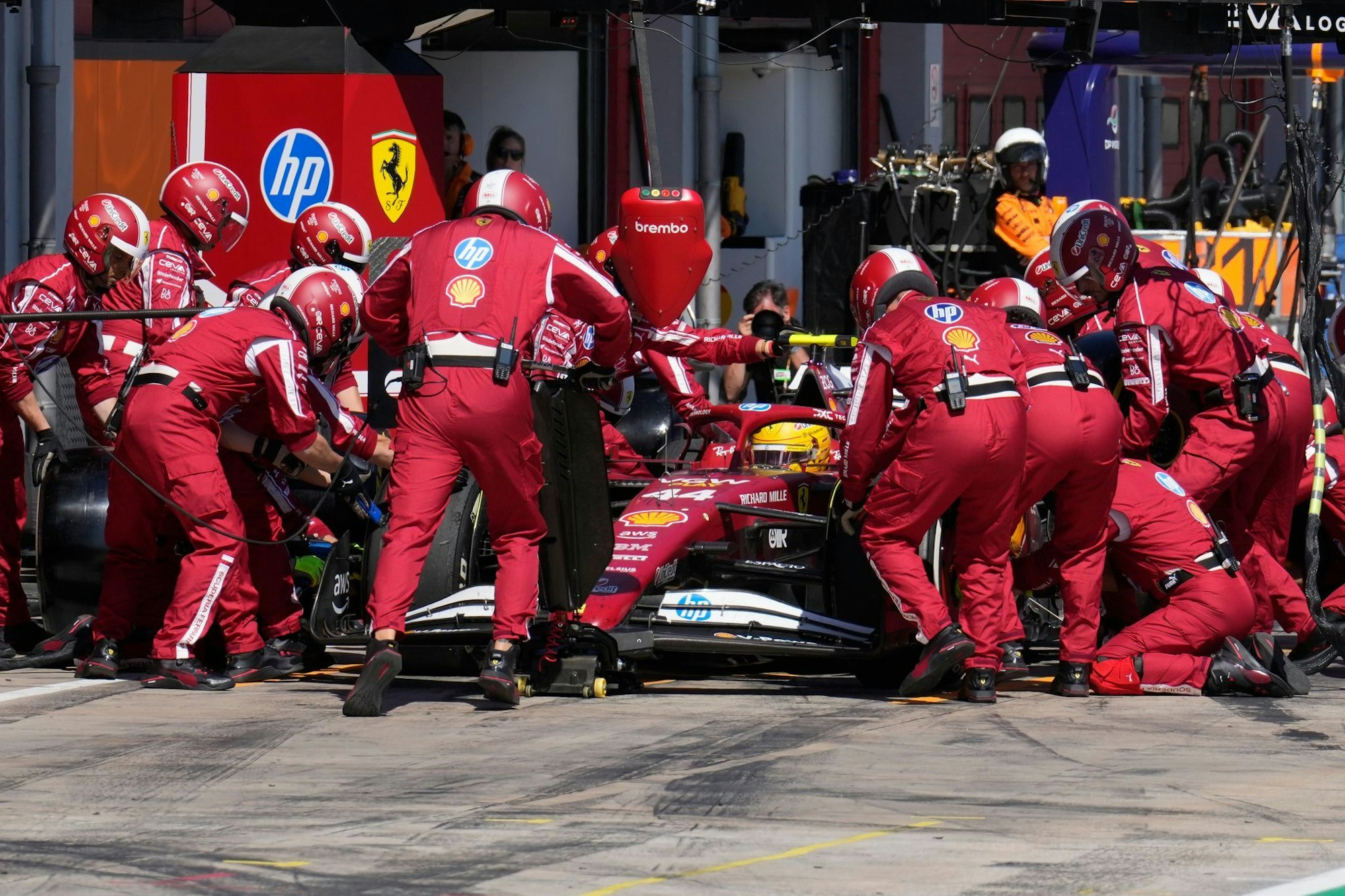 Lewis Hamilton verbesserte sich bei seinem ersten Ferrari-Heimspiel noch von Startplatz zwölf auf Rang vier.